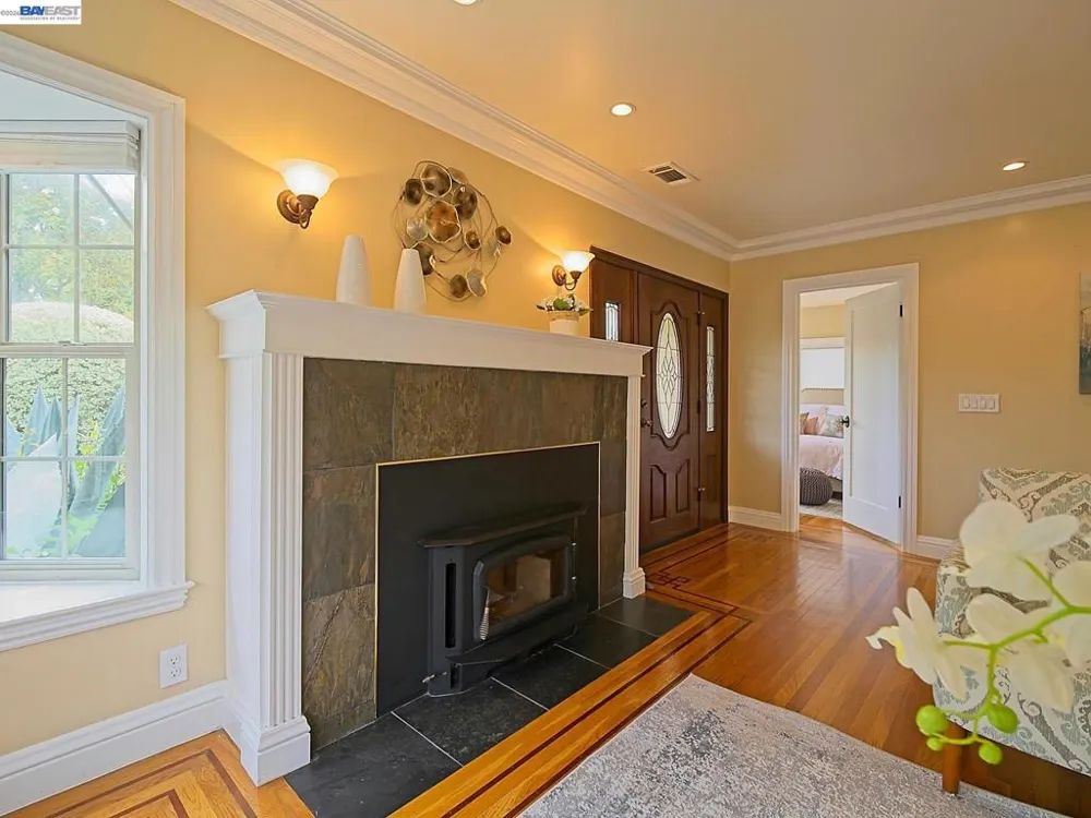 574 Broadmoor Blvd San Leandro, CA 94577
