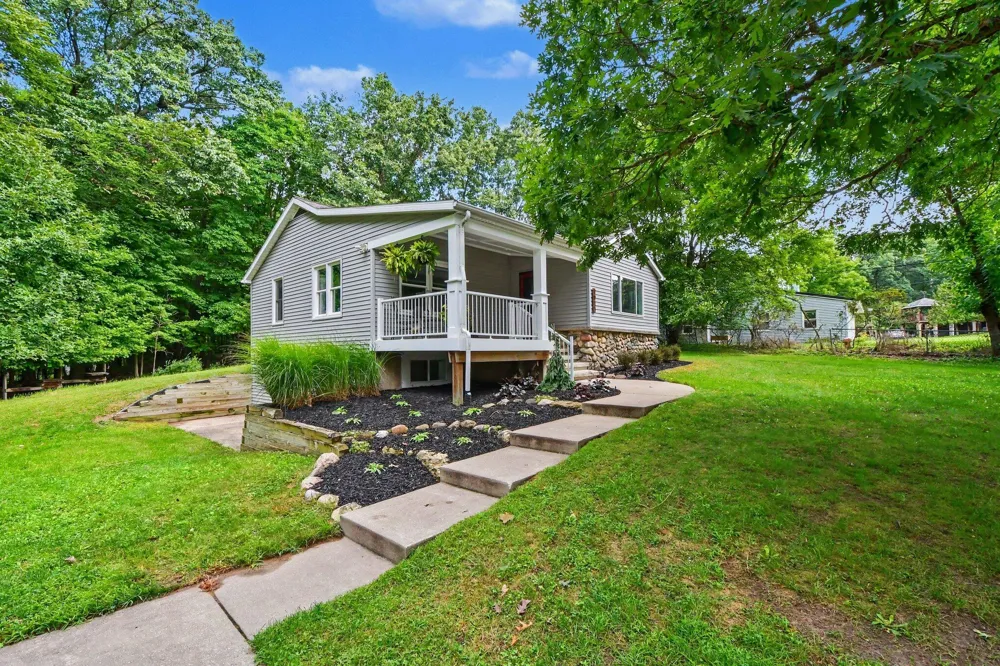 7911 68th Street SE Alto, MI 49302