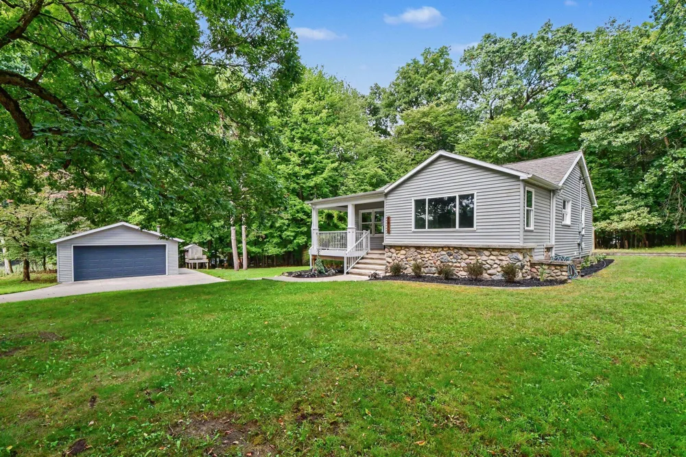 7911 68th Street SE Alto, MI 49302