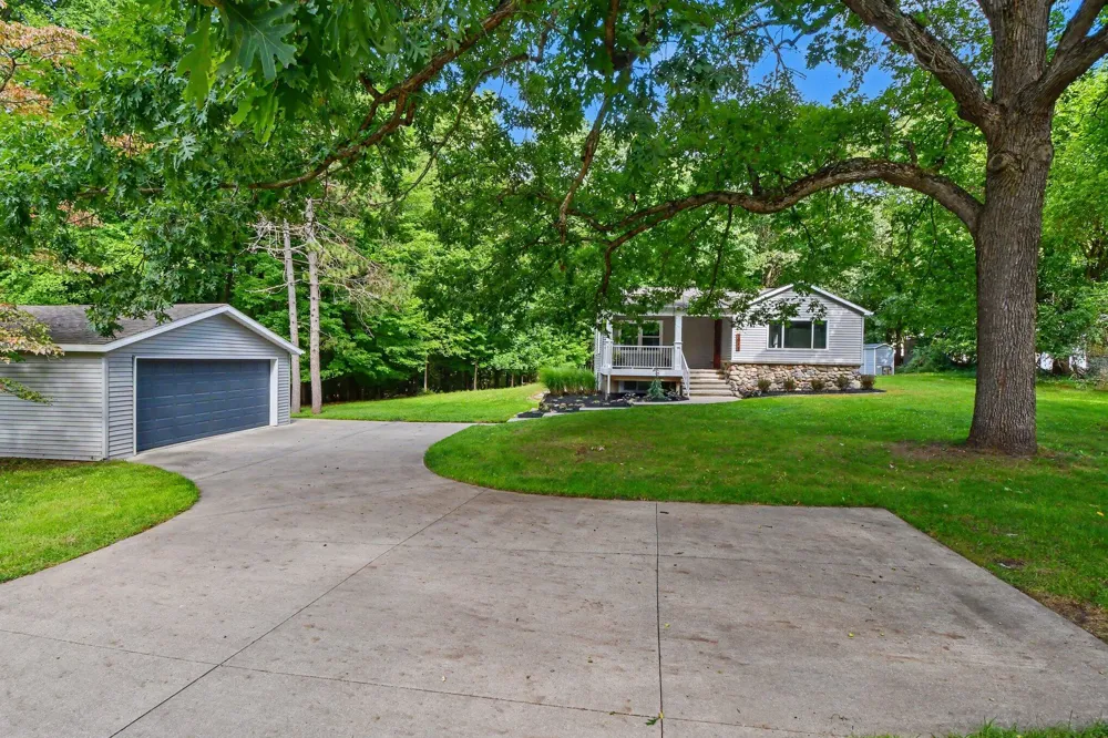 7911 68th Street SE Alto, MI 49302