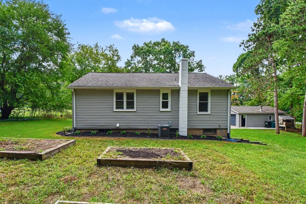 7911 68th Street SE Alto, MI 49302