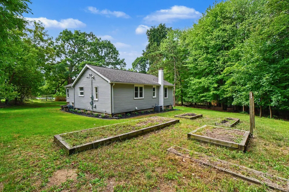 7911 68th Street SE Alto, MI 49302