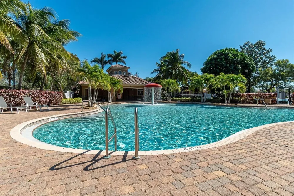428 Cresta Circle West Palm Beach, FL 33413
