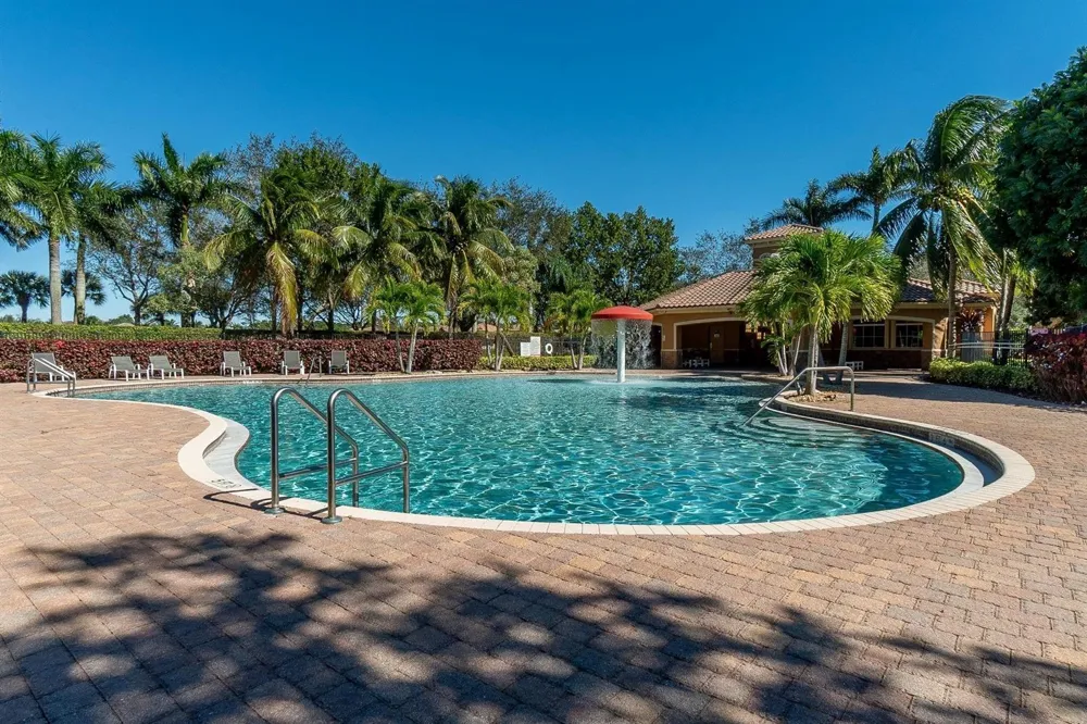 428 Cresta Circle West Palm Beach, FL 33413