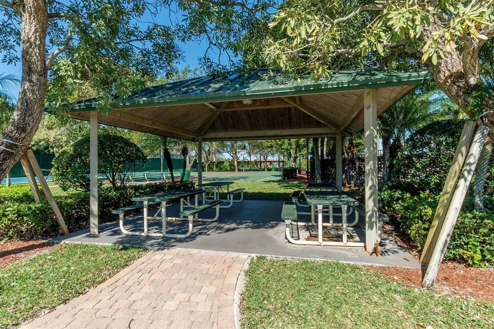 428 Cresta Circle West Palm Beach, FL 33413