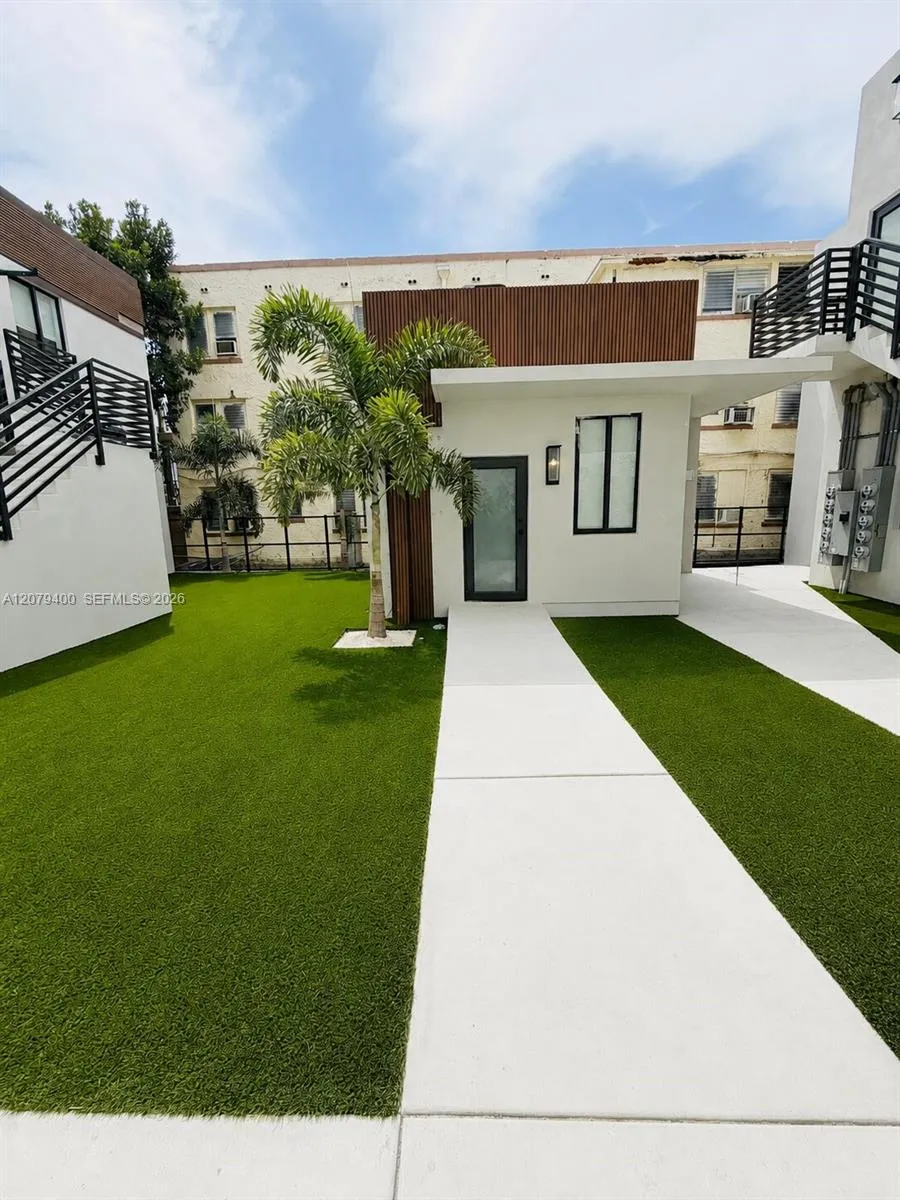 768 NW 2nd St #7 Miami, FL 33128