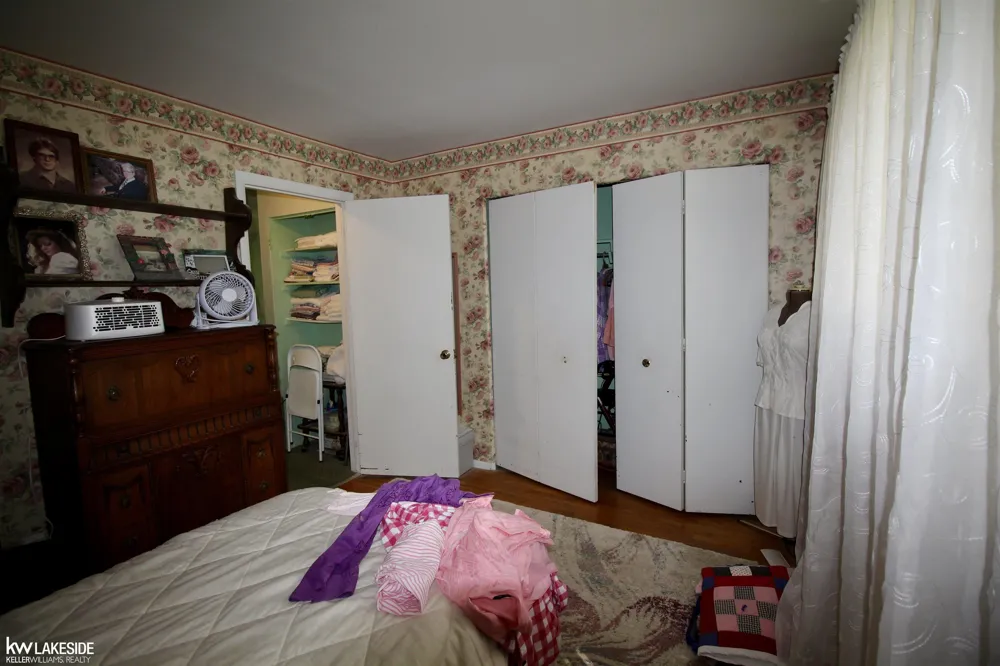 263 Carlson Street Mt Clemens City, MI 48043