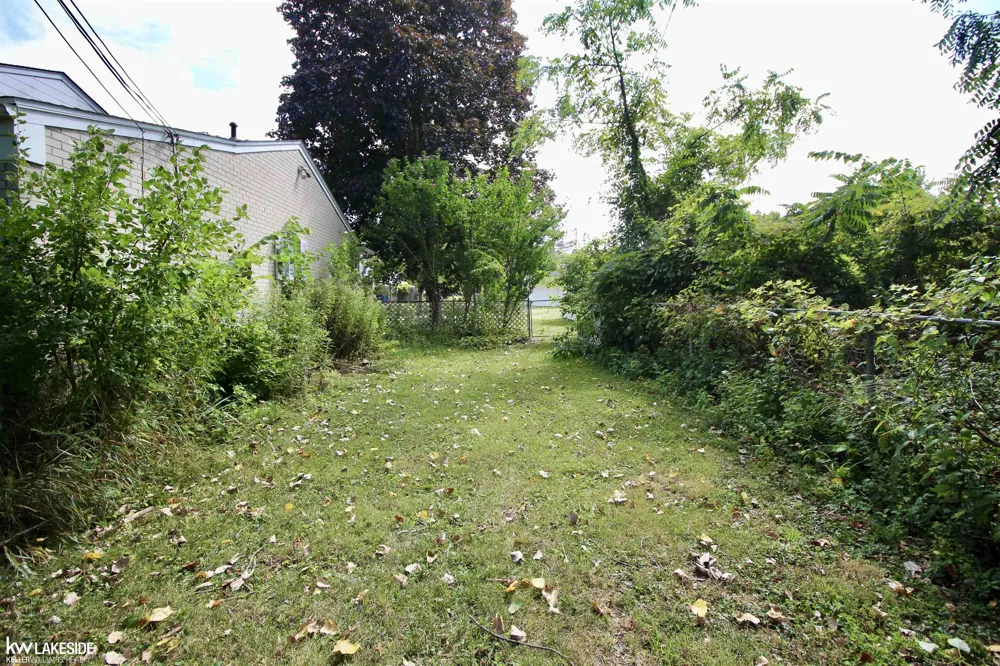 263 Carlson Street Mt Clemens City, MI 48043
