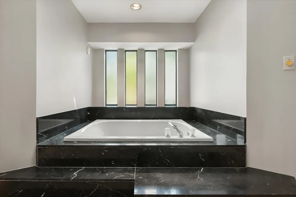 3803 Marine Court Arlington, TX 76016