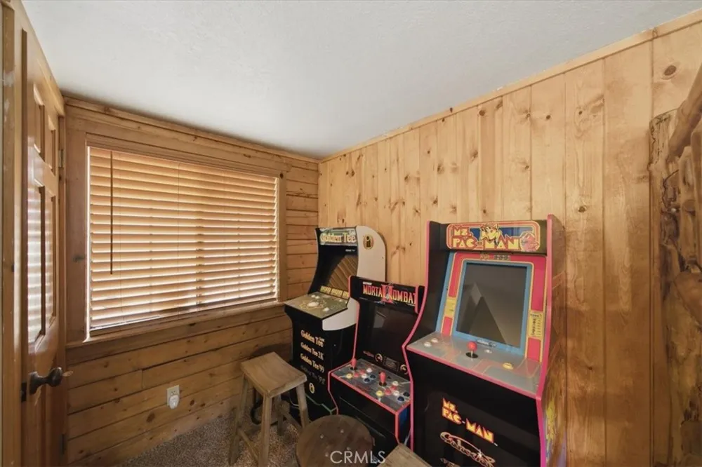 849 Highland Sugarloaf, CA 92386