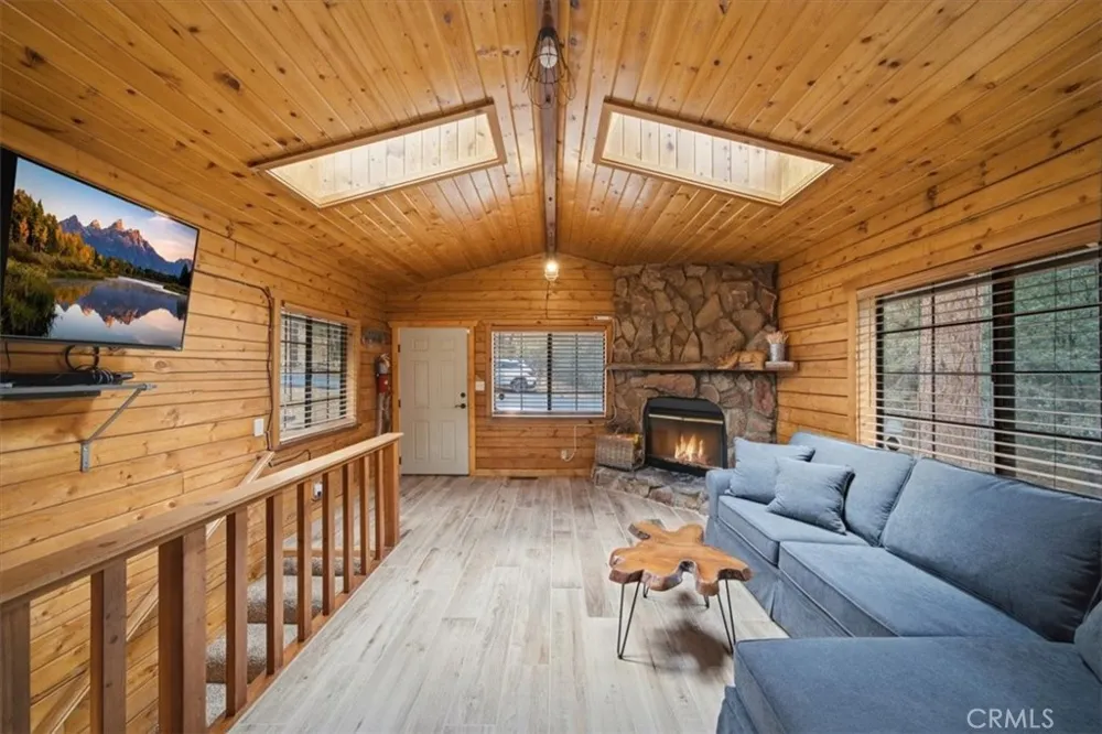 849 Highland Sugarloaf, CA 92386