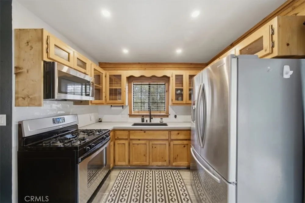 849 Highland Sugarloaf, CA 92386