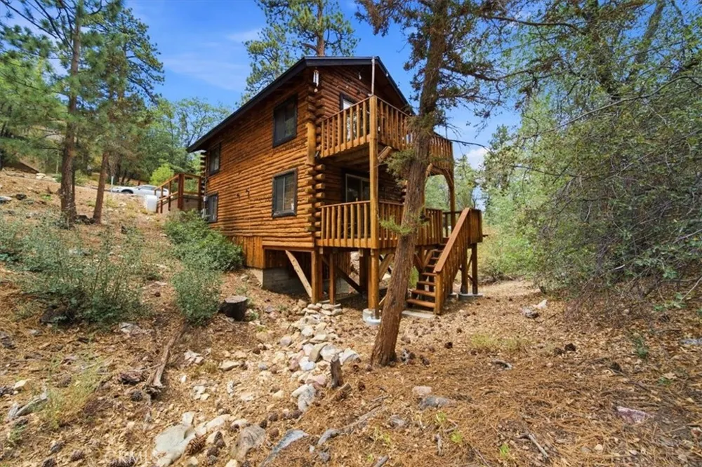 849 Highland Sugarloaf, CA 92386