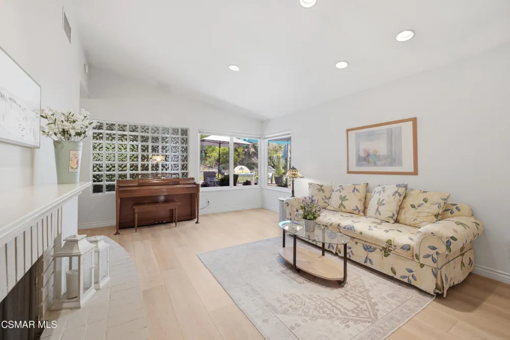 6547 Pinion Street Oak Park, CA 91377