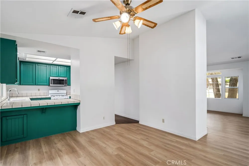 15942 Calle Hermosa Green Valley, CA 91390