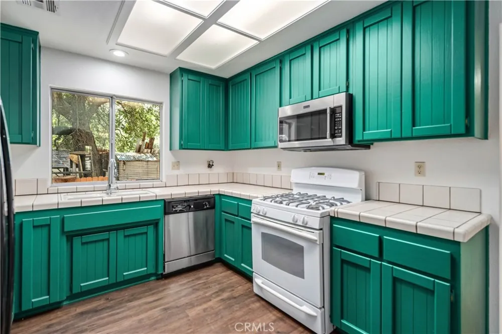 15942 Calle Hermosa Green Valley, CA 91390