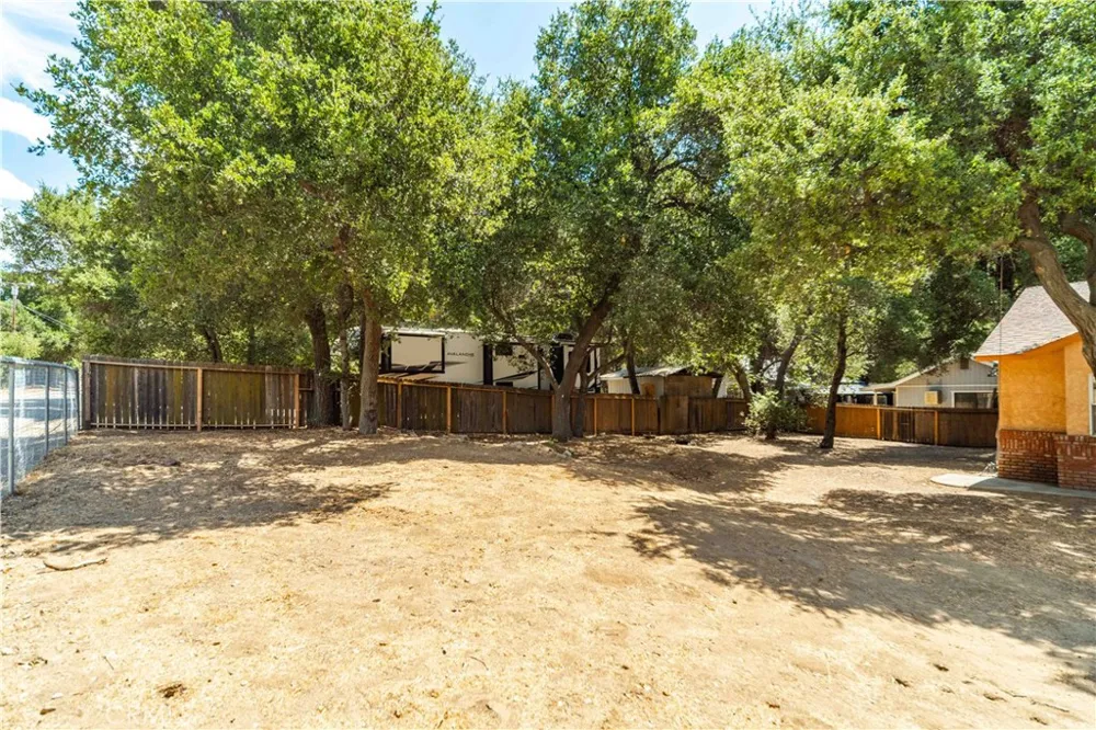 15942 Calle Hermosa Green Valley, CA 91390