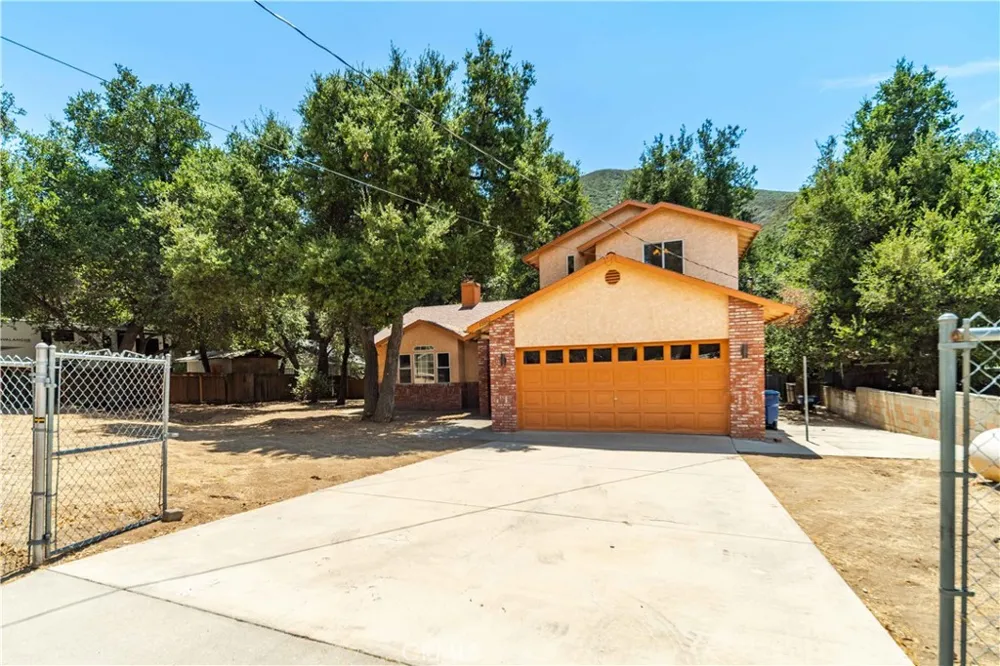 15942 Calle Hermosa Green Valley, CA 91390