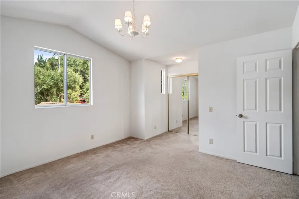 15942 Calle Hermosa Green Valley, CA 91390