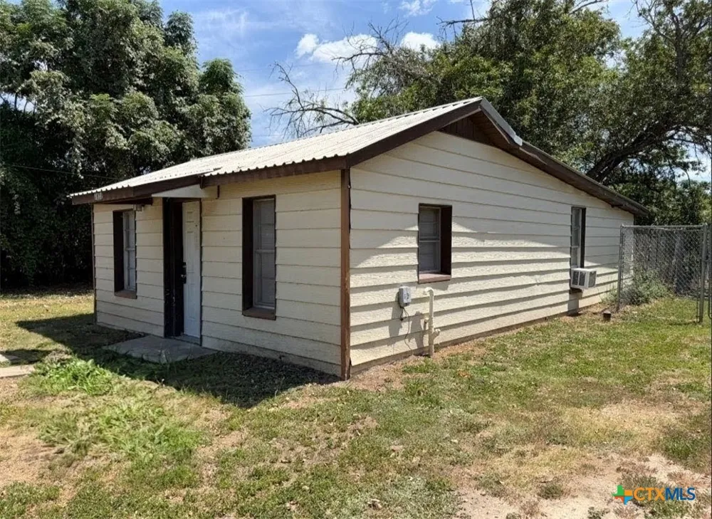 8768 Fm 725 McQueeney, TX 78123