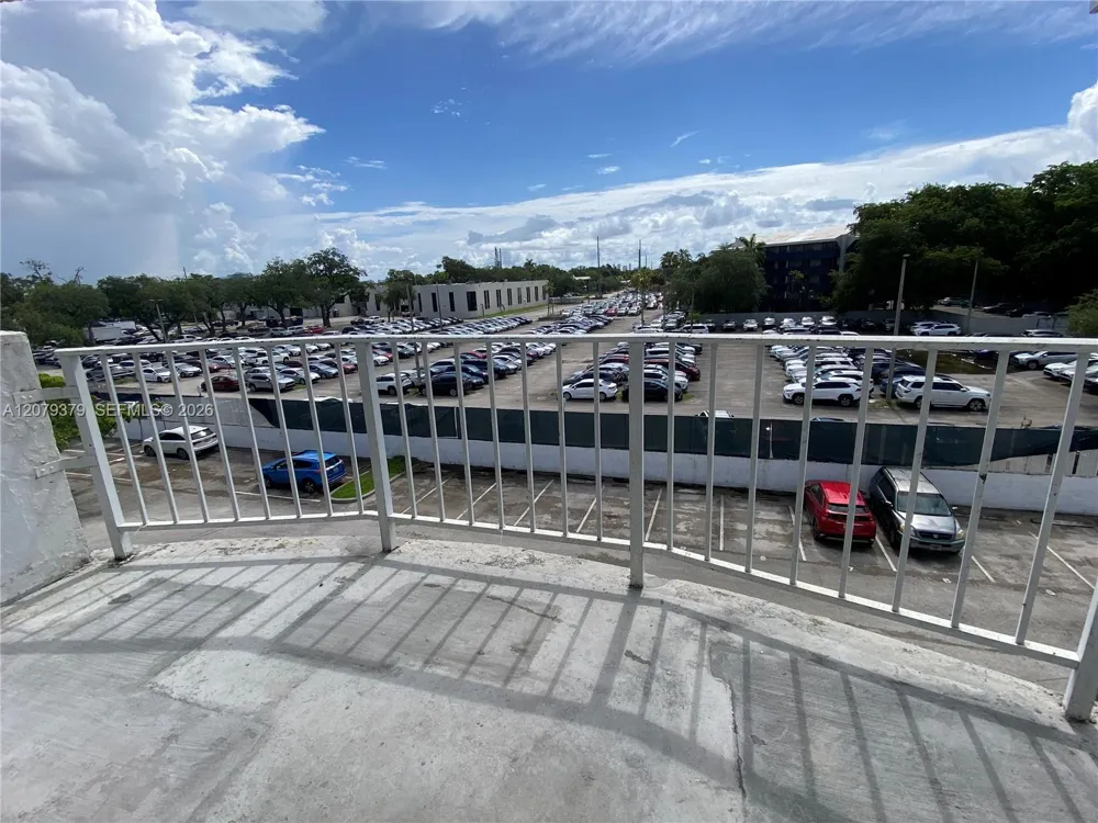 488 NW 165th St Rd #B-415 Miami, FL 33169