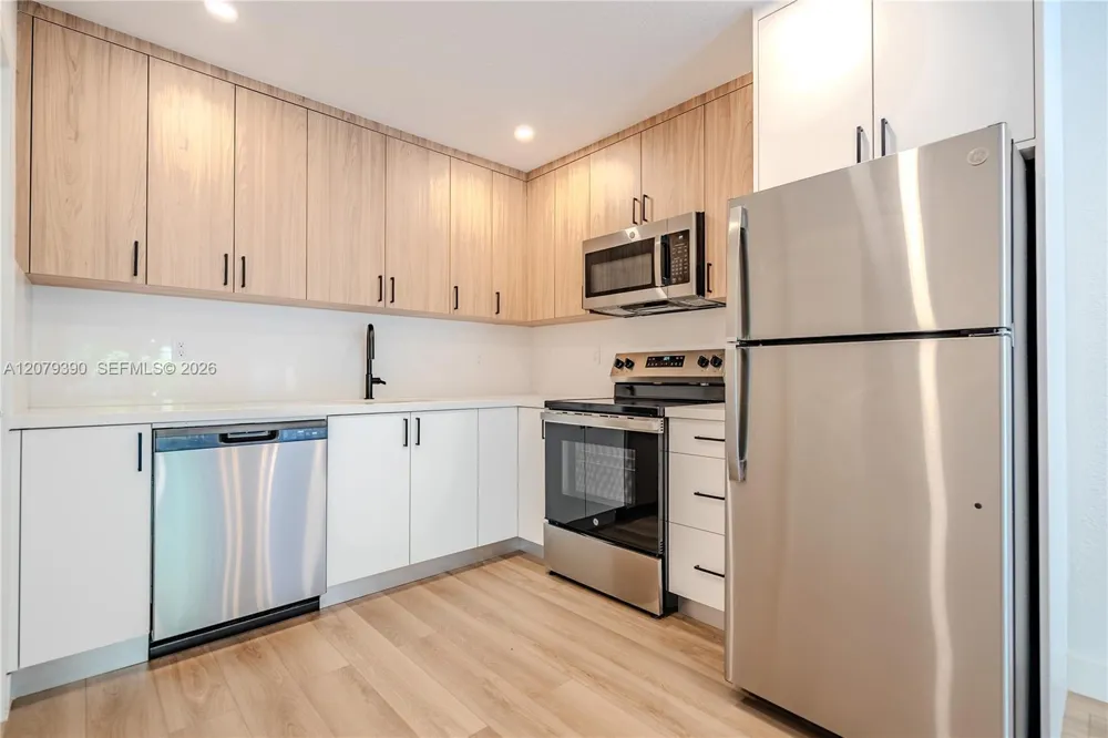 1220 71st St #37 Miami Beach, FL 33141