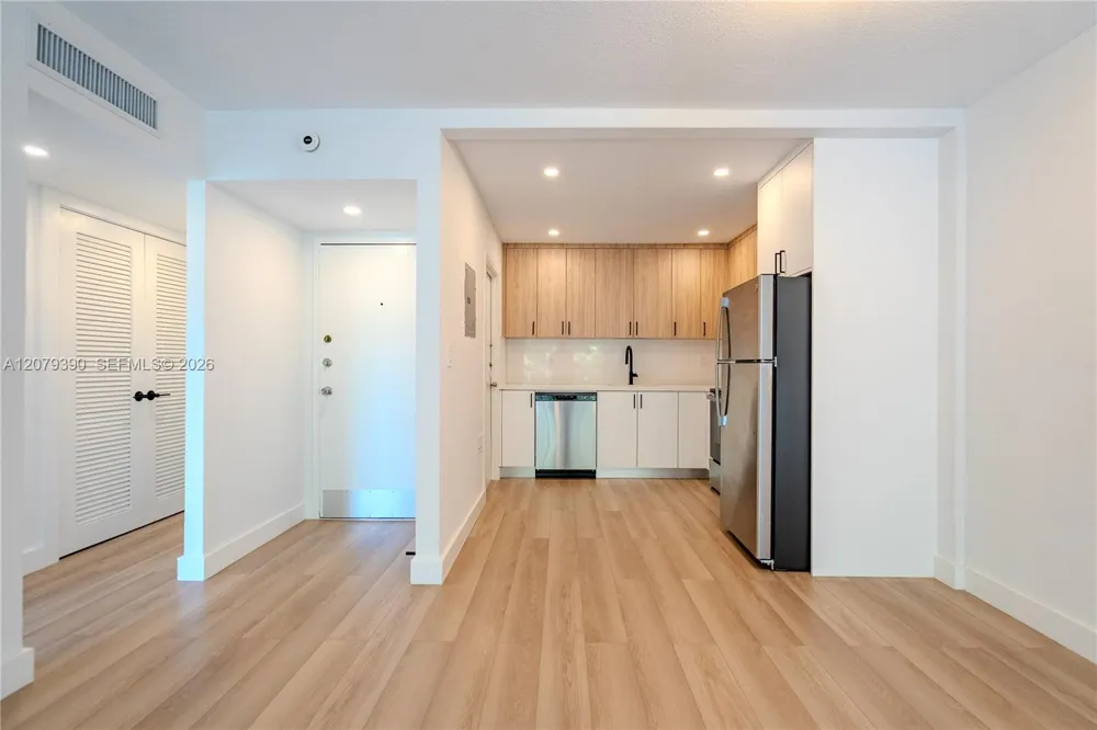 1220 71st St #37 Miami Beach, FL 33141
