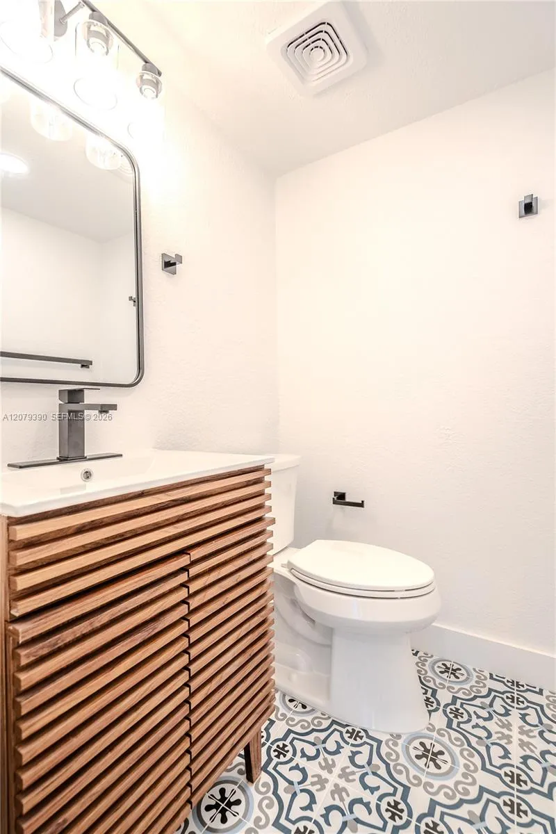 1220 71st St #37 Miami Beach, FL 33141
