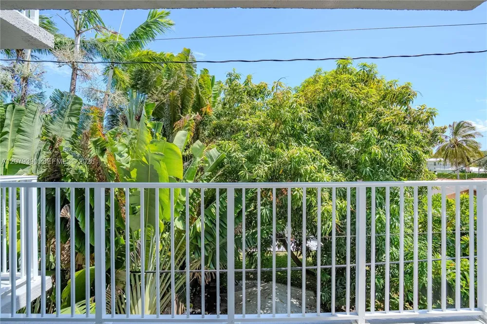 1220 71st St #37 Miami Beach, FL 33141
