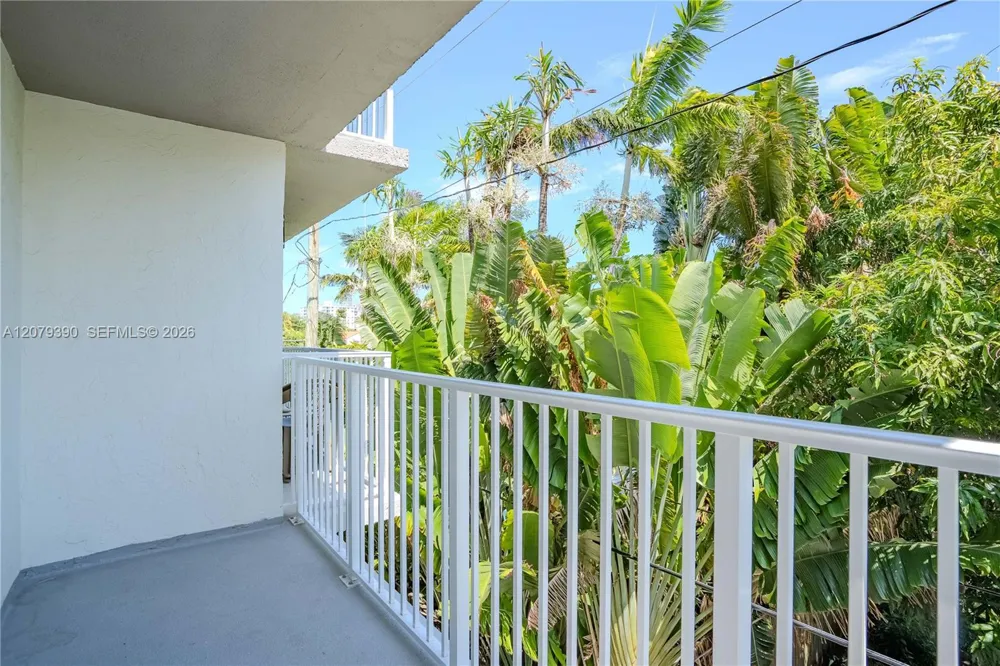 1220 71st St #37 Miami Beach, FL 33141
