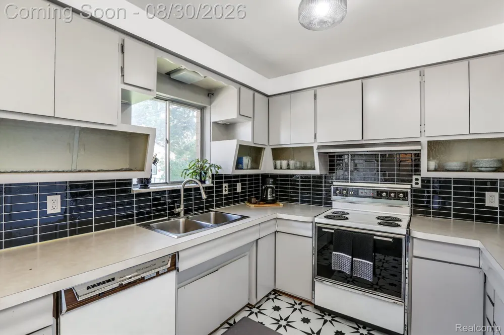 312 W LINCOLN AVENUE Madison Heights City, MI 48071
