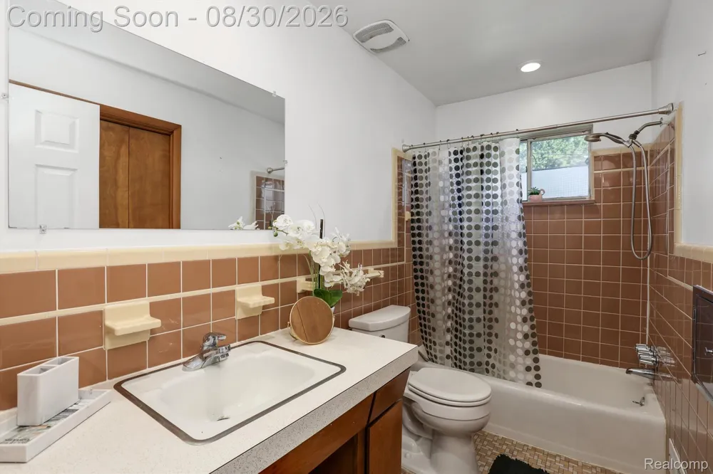 312 W LINCOLN AVENUE Madison Heights City, MI 48071