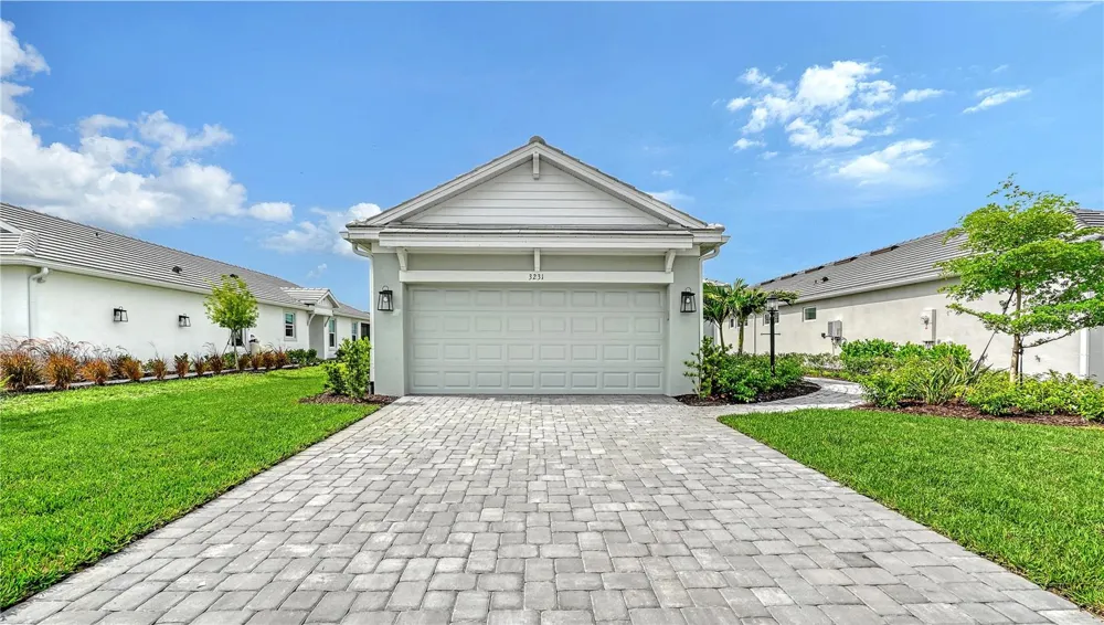 3231 ALBA CIRCLE Bradenton, FL 34211