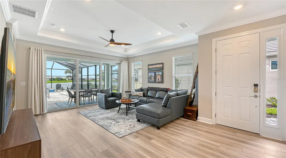 3231 ALBA CIRCLE Bradenton, FL 34211