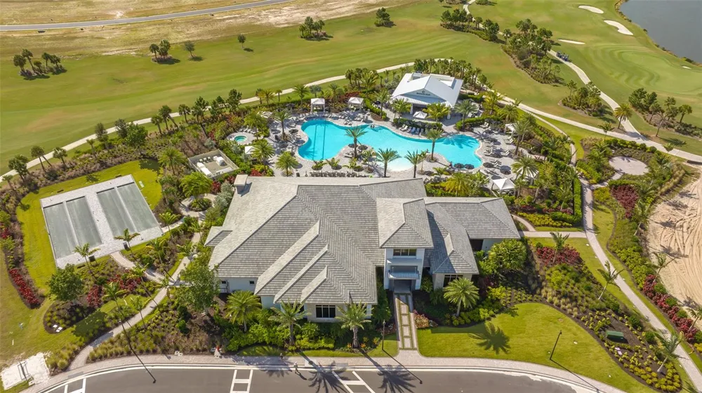 3231 ALBA CIRCLE Bradenton, FL 34211