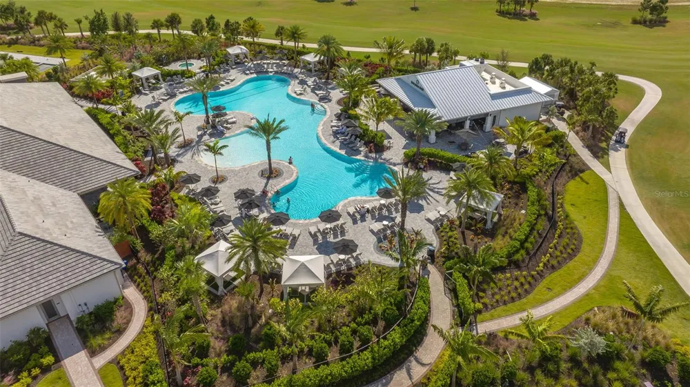 3231 ALBA CIRCLE Bradenton, FL 34211