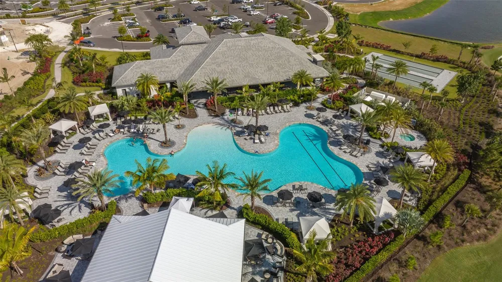3231 ALBA CIRCLE Bradenton, FL 34211