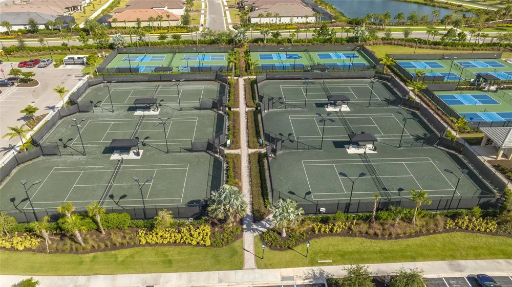 3231 ALBA CIRCLE Bradenton, FL 34211