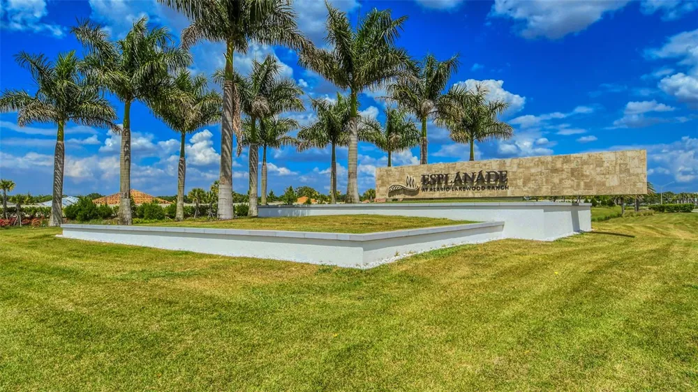 3231 ALBA CIRCLE Bradenton, FL 34211