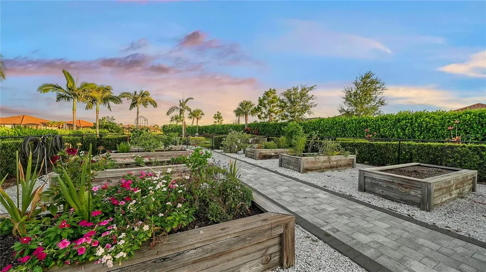 3231 ALBA CIRCLE Bradenton, FL 34211