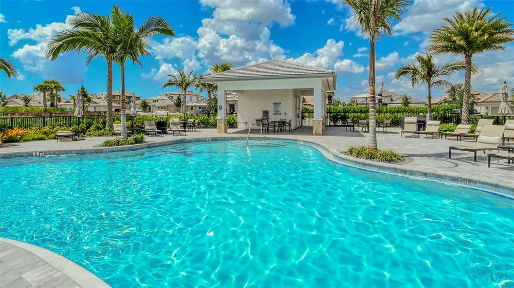 3231 ALBA CIRCLE Bradenton, FL 34211