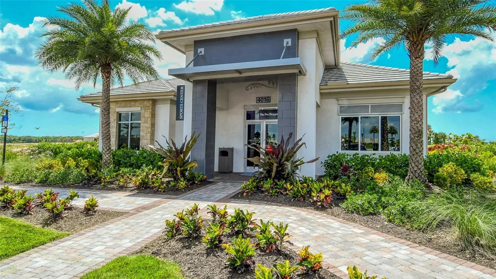 3231 ALBA CIRCLE Bradenton, FL 34211