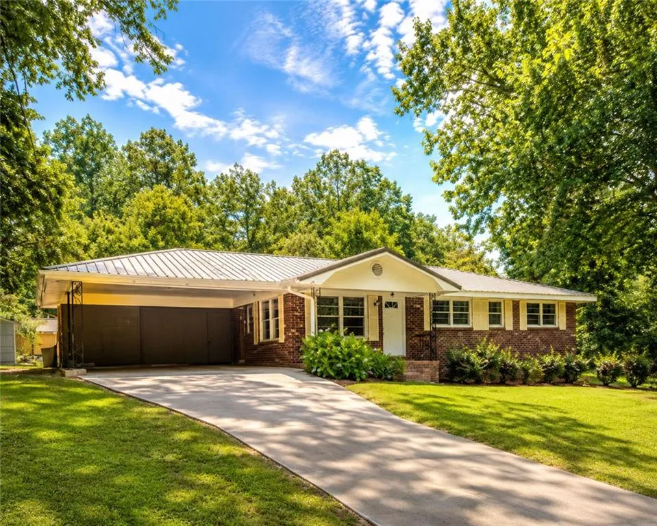203 Briarwood Drive Dallas, GA 30132