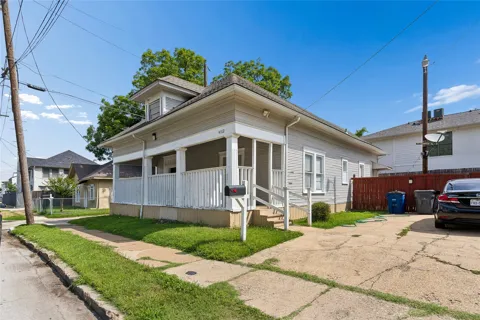 4112 Congress Avenue