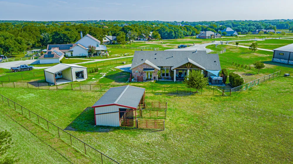 3609 Farm Land Court Granbury, TX 76048