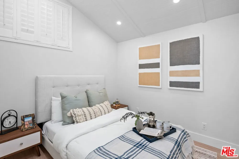 1216 Elm Street Los Angeles, CA 90291