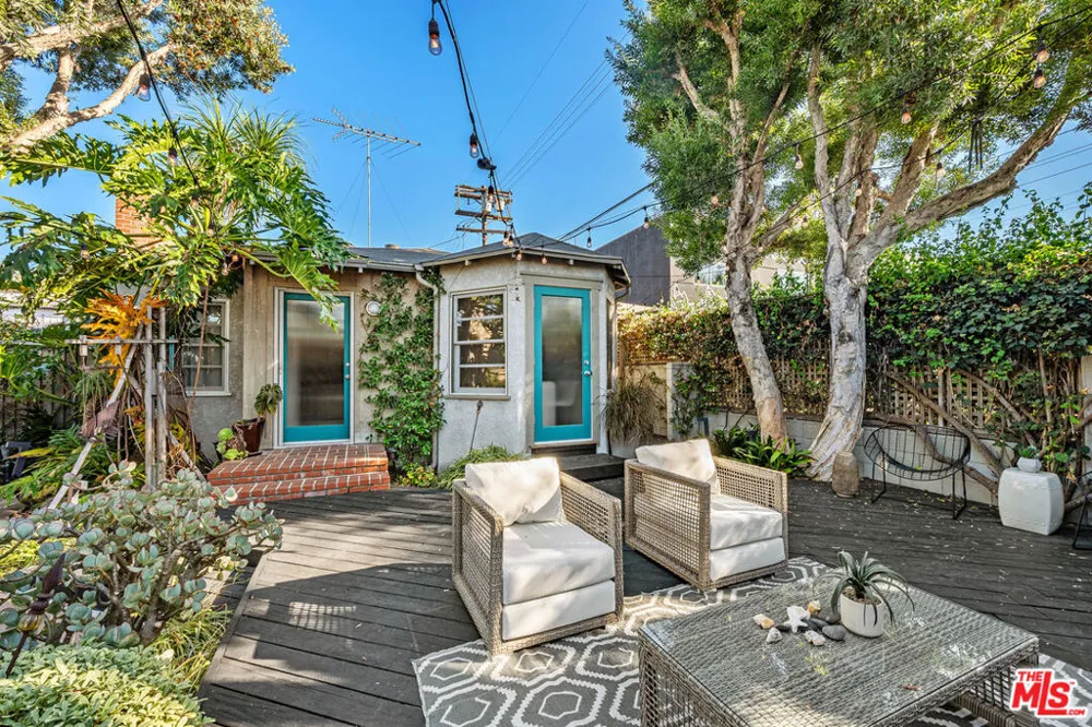 1216 Elm Street Los Angeles, CA 90291