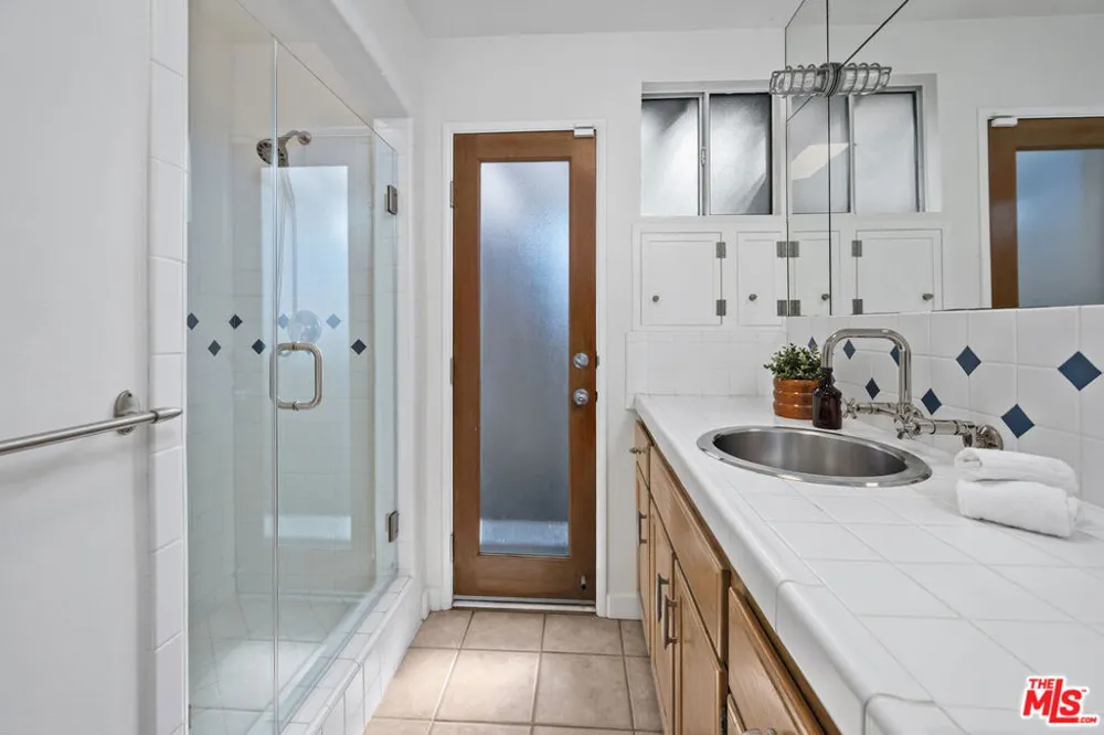 1216 Elm Street Los Angeles, CA 90291