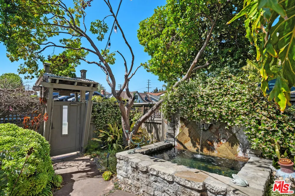 1216 Elm Street Los Angeles, CA 90291