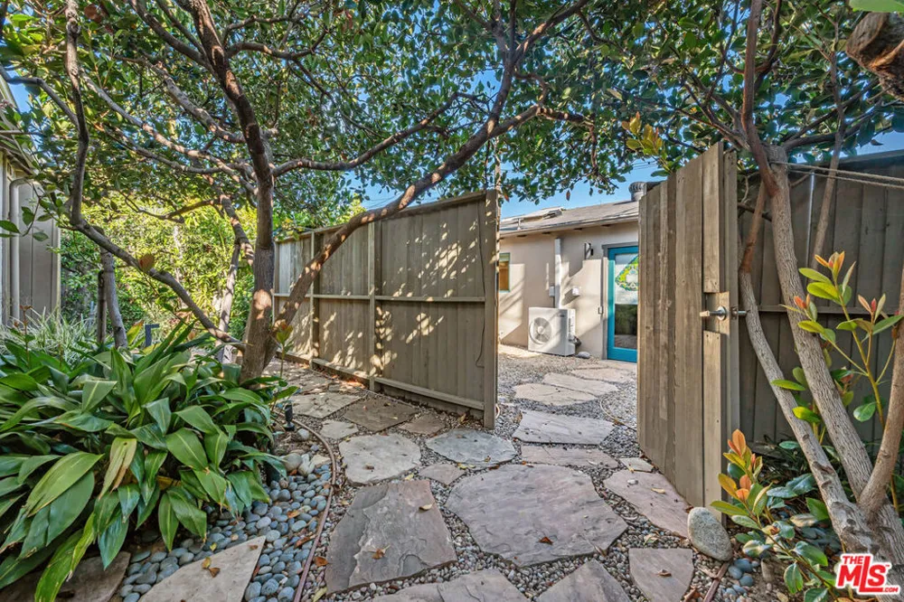 1216 Elm Street Los Angeles, CA 90291